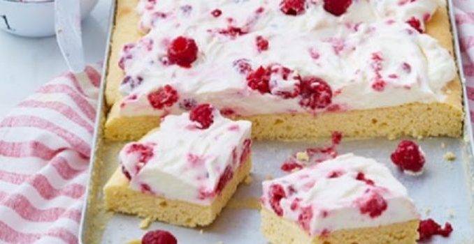 Fantakuchen mit Himbeercreme Fantakuchen mit Himbeercreme