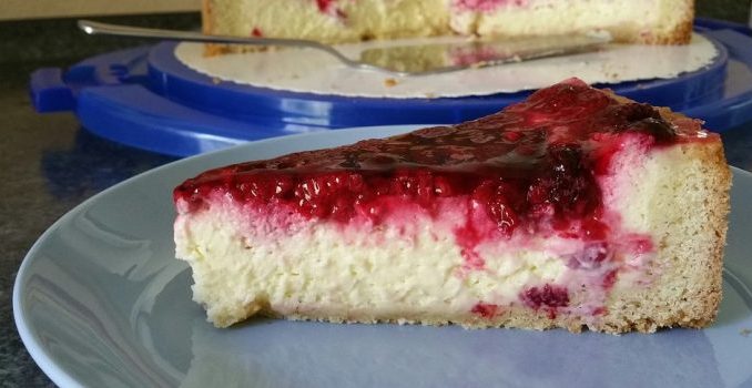 Pudding-Schmand-Kuchen mit Himbeeren Pudding-Schmand-Kuchen mit Himbeeren