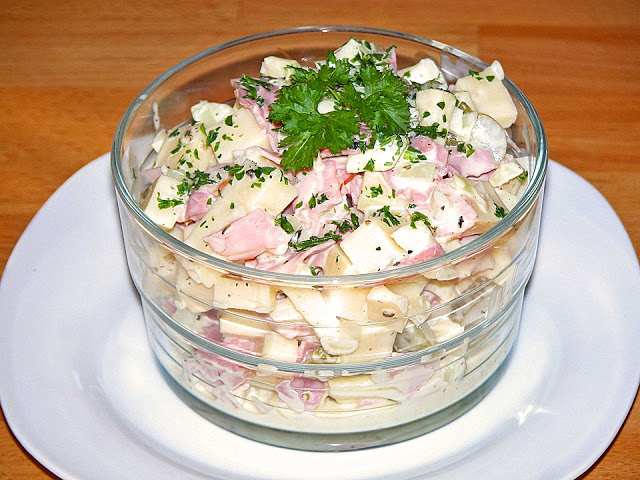 Gurkensalat mit Käse