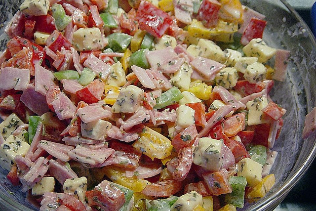 Paprika Salat mit Schinken & Käse