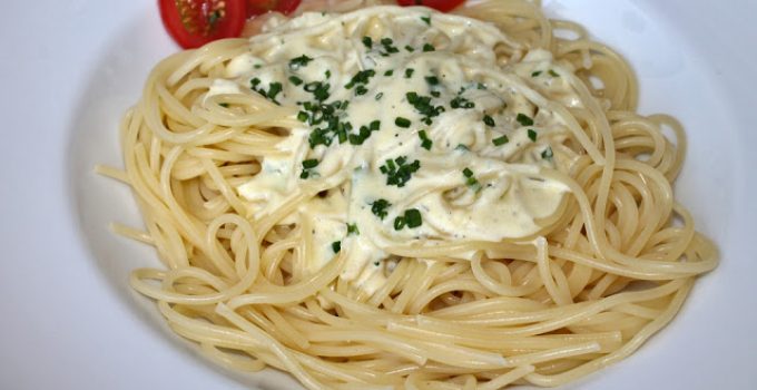 Spaghetti mit Knoblauch-Käsesauce - Schnelle Rezept