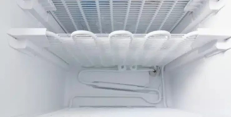 Das Abtauen des Gefrierschranks wird kein Problem mehr sein: Der Trick, es in 10 Minuten zu erledigen