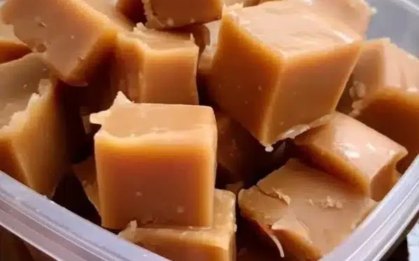 Gesalzener Karamellfondant ist ein cremiger und dekadenter süßer Leckerbissen