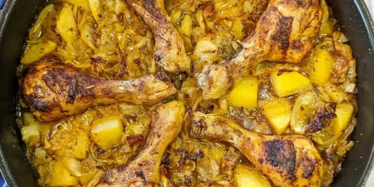 One-Pot-Hähnchen mit Weisskohl, Kartoffeln und Speck