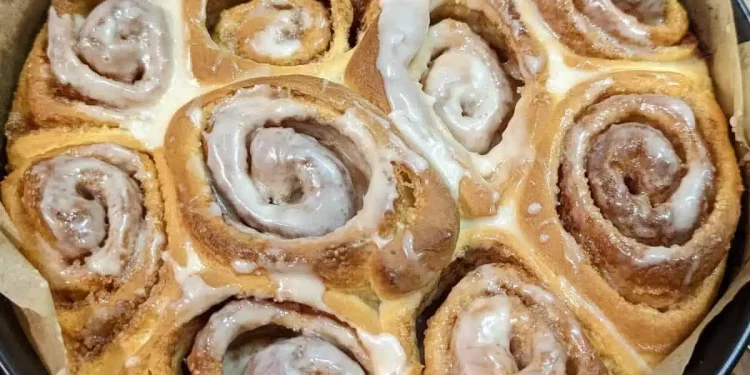 Zimtschnecken – Cinnamon Rolls sind weiche und fluffige Zimtschnecken mit einer köstlichen Glasur