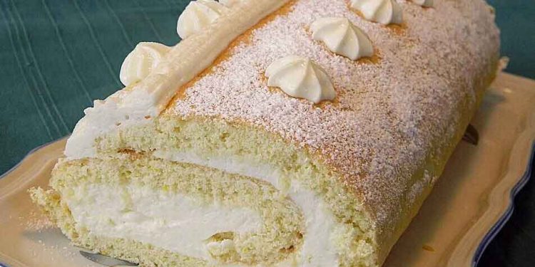 Biskuitrolle mit Zitronen – Quark Füllung, alle sind sprachlos!