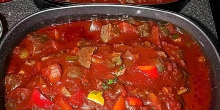 24 Stunden Schichtgulasch, das Fleisch zergeht förmlich auf der Zunge