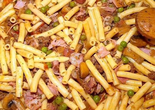 Hirtenmakkaroni mit 300 g Hackfleisch in wenigne Minuten zubereitet