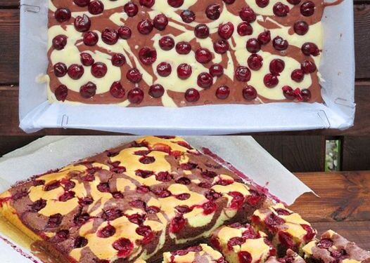Kirschkuchen vom Blech mit 1 Glas Sauerkirschen und 5 Eier