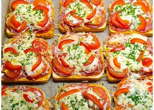Heute Morgen Tomaten Mozzarella Toast im Ofen gebacken