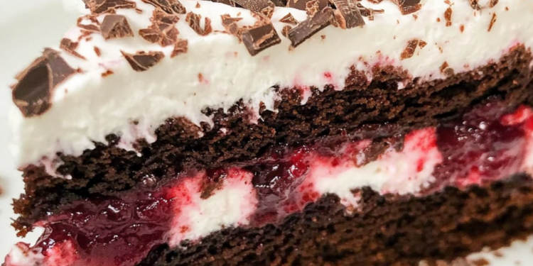 🍒 Ruckzuck Schwarzwälder Kirschtorte vom Blech – Ein Genuss in jedem Bissen! 🍰✨