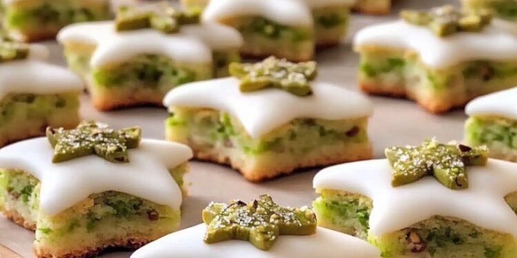 Pistaziensternchen mit Zuckerglasur