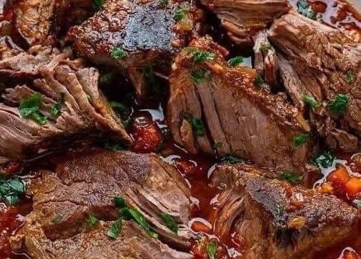 Schmorbraten mit 1 kg Rindfleisch und Knoblauch!