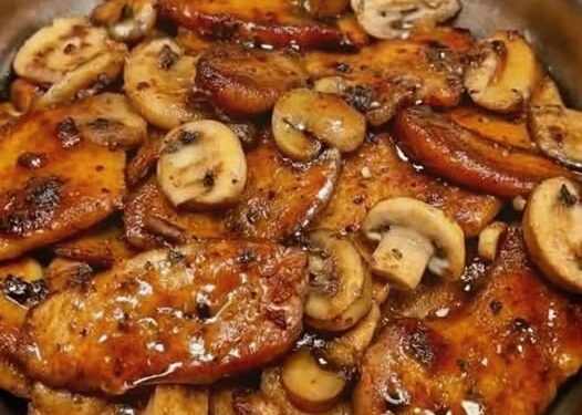 Supersaftige Hähnchen Champignonsfanne in wenigen Minuten