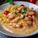 Schnelle Nudeln mit 300 g Hähnchenbrust in Sahnesauce