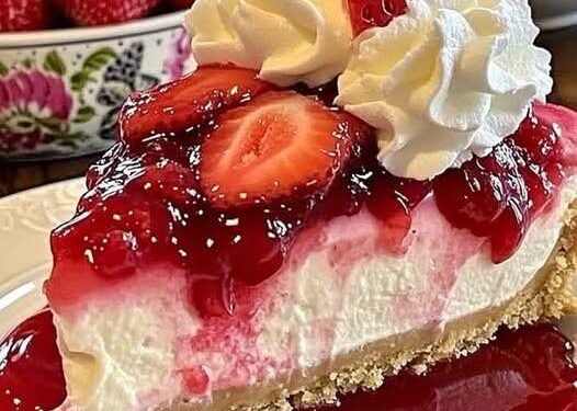 Verrühren Sie 700 g Magerquark mit 300 g Mascarpone, Erdbeer Käsekuchen ohne backen