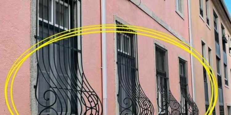 Warum haben manche Fenstergitter unten eine Rundung