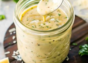 Himmlisches Salatdressing: Cremig, würzig und besser als im Restaurant