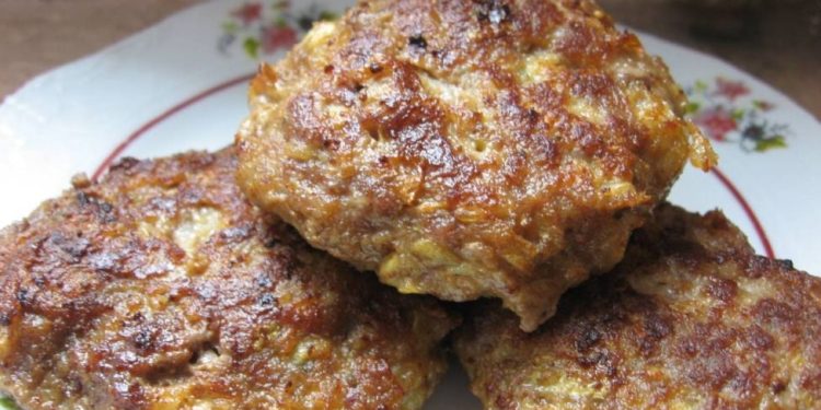 SO MACHEN DIE TÜRKEN IHRE FRIKADELLEN: Sie fügen weder Semmelbrösel noch Eier hinzu – HIER LIEGT DAS GEHEIMNIS – so lecker habt ihr sie noch nie gegessen!