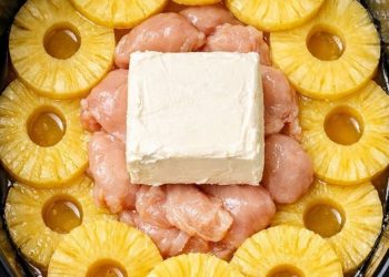 Einfach Hähnchen und Frischkäse dazugeben und den süß-salzigen Geschmack genießen, während man es sich auf dem Sofa gemütlich macht.