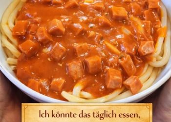 Makkaroni mit Tomatensoße und Jagdwurst