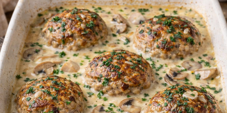 Ofenfrikadellen in Champignon-Rahmsoße – fertig in 20 Minuten!