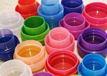 Werfen Sie die leeren Deckel von Waschmittelpackungen noch nicht weg! Hier sind 10 clevere Ideen zur Wiederverwendung.