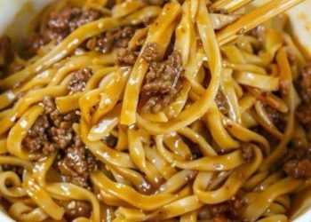 Einfaches Hackfleisch Lo Mein Rezept für ein schnelles und wohltuendes Abendessen