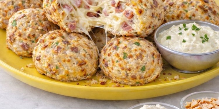 Außen knusprig, innen mega käsig — diese Pizza-Bällchen sind echte Snack-Magnete!