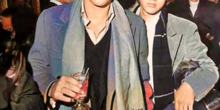 Erkennen Sie sie? Dieses seltene Foto aus dem Jahr 1977 zeigt die beiden zukünftigen Ikonen bei einer berühmten Filmpremiere