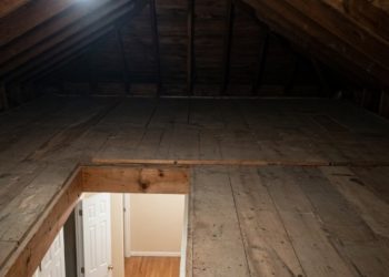 Mitten in der Nacht erhielt ich einen Anruf von meiner Schwester – wenige Minuten später sah ich mein Zuhause mit völlig anderen Augen