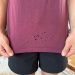 Kleine Löcher im T-Shirt: Warum sie immer an derselben Stelle entstehen