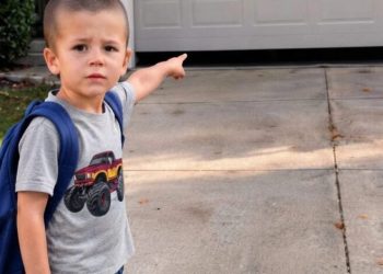 Auf dem Heimweg vom Kindergarten erzählte mir mein Enkel, dass Mama und Papa ein Geheimnis hätten, von dem nicht einmal die Polizei erfahren dürfe – anfangs lachte ich noch, doch als er fertig war, eilte ich sofort zum Haus meiner Tochter.